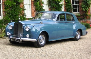 800px-Rolls_Royce_Silver_Cloud_I_1956_licence_plate_1963_Castle_Hedingham_2008