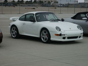800px-White_Porsche_993_turbo_coupé